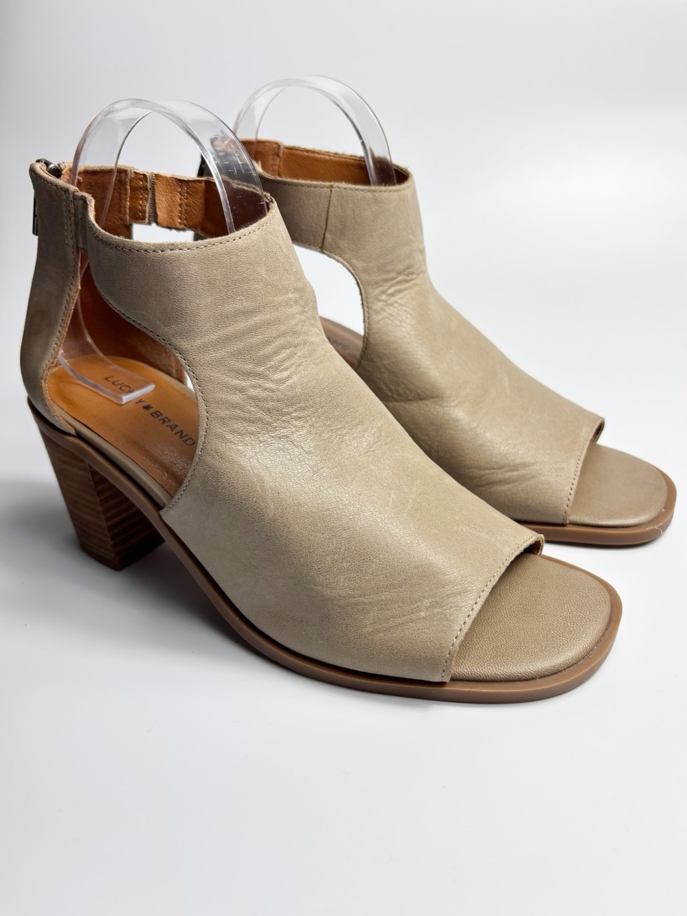 Lucky Brand Tarrinax T-Strap Open Toe Block  Leather Chunky Heels Women Sz 8.5M